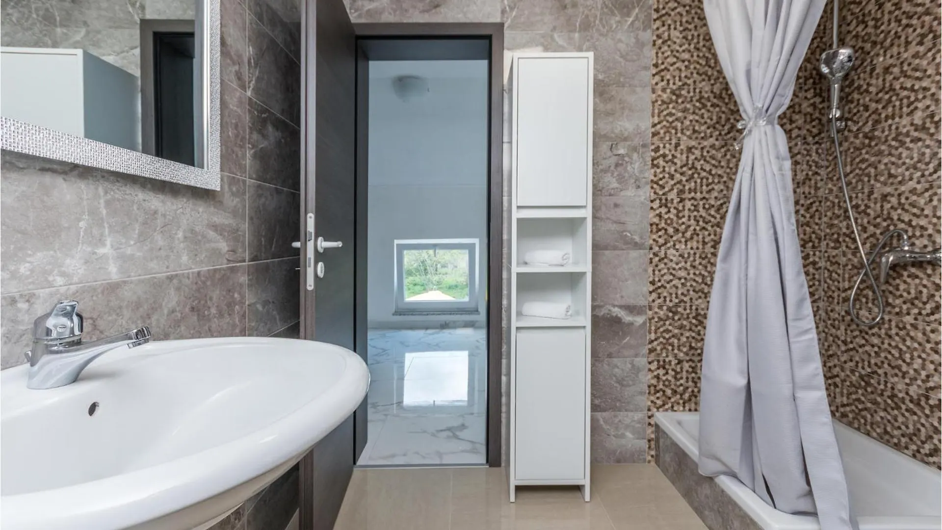 Beautiful Home In Rastane Donje With Kitchen Donje Rastane Feriehus