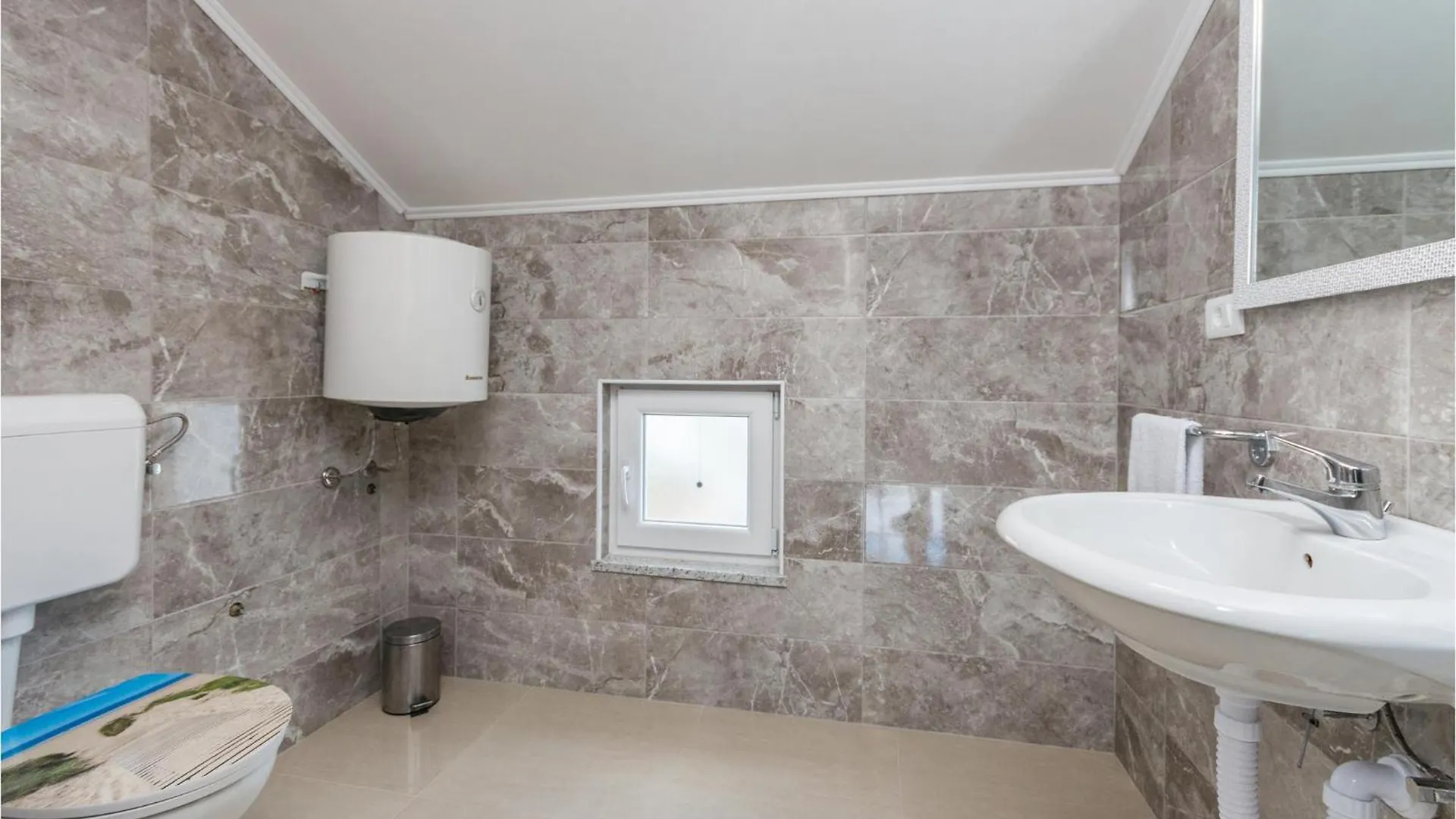 Beautiful Home In Rastane Donje With Kitchen Donje Rastane 0*,
